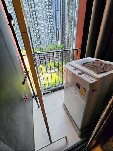 Studio condo for rent, 27 sqm, Life Asoke Hype