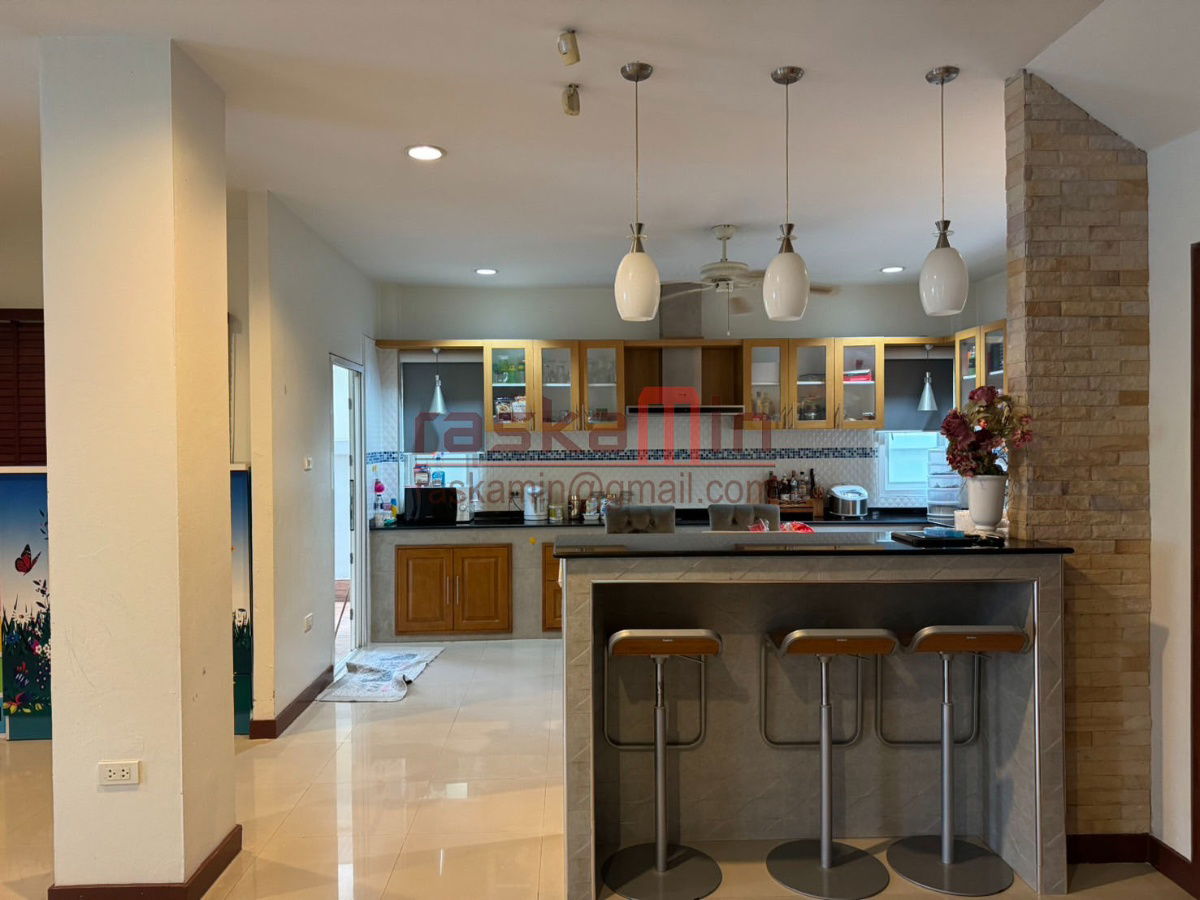 picture For Sale: Stunning Family Home at SP Village 5 - 11/25