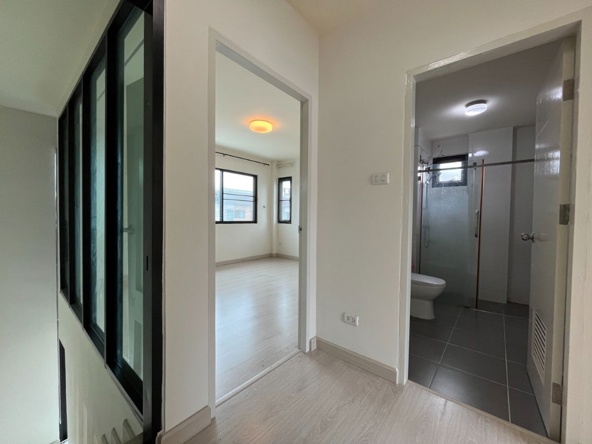รูป ทาวน์โฮม 3 ชั้น หลังมุม โครงการ Eco Space บางนา-วงแหวน ทำเลตอบโจทย์ทั้งครอบครัวและคนทำงาน ใกล้เมกะบางนา–ทางด่วน–สนามบินสุวรรณภูมิ - รูปที่ 13/22