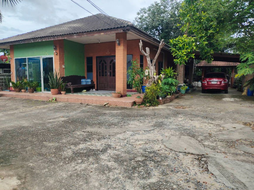 รูป เงียบสงบ ร่มรื่น ใกล้ทะเล! ใกล้สนามบิน!ใกล้ร้านสะดวกซื้อ!!! ขายบ้านเดี่ยว 105 ตร.ว. พูลตาหลวง กม.10 อำเภอสัตหีบ จังหวัดชลบุรี - รูปที่ 2/19