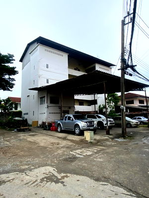 Shophouses for sale MRT Yaek Lam Sali : 5-storey apartment for sale in Soi Ramkhamhaeng 68, Intersection 1/7, Hua Mak Subdistrict, Bang Kapi District, Bangkok, on 168 square wah of land