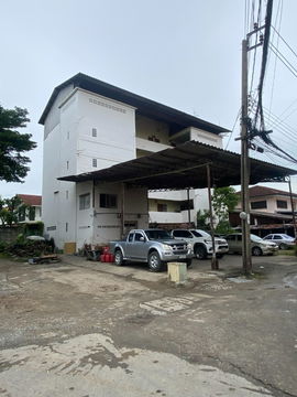 5-storey apartment for sale in Soi Ramkhamhaeng 68, Intersection 1/7, Hua Mak Subdistrict, Bang Kapi District, Bangkok, on 168 square wah of land