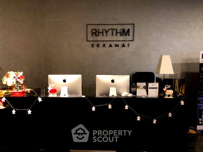 เช่าคอนโด BTS เอกมัย : คอนโด 1-ห้องนอน ที่ ริทึ่ม เอกมัย ใกล้ BTS เอกมัย (ID 998612)