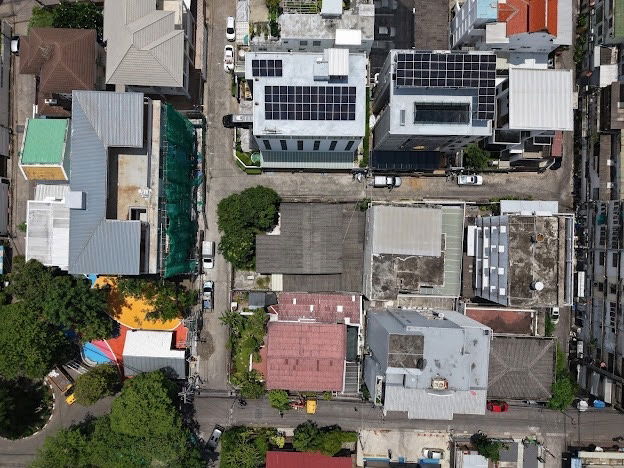 picture Land for Sale in Soi Pridi Banomyong 13 Only 400 meters from Sukhumvit 71! Double frontage, 99 sq.wah ！close to Makro / Max Value,St. - 12/15