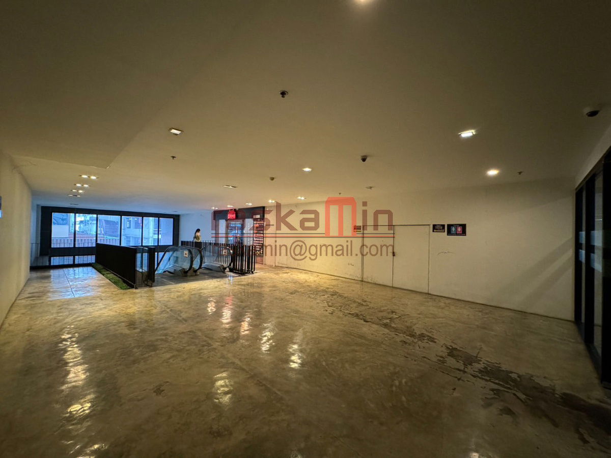 picture Office / Restaurant Space for Rent – 15 Sukhumvit Residence - 4/7
