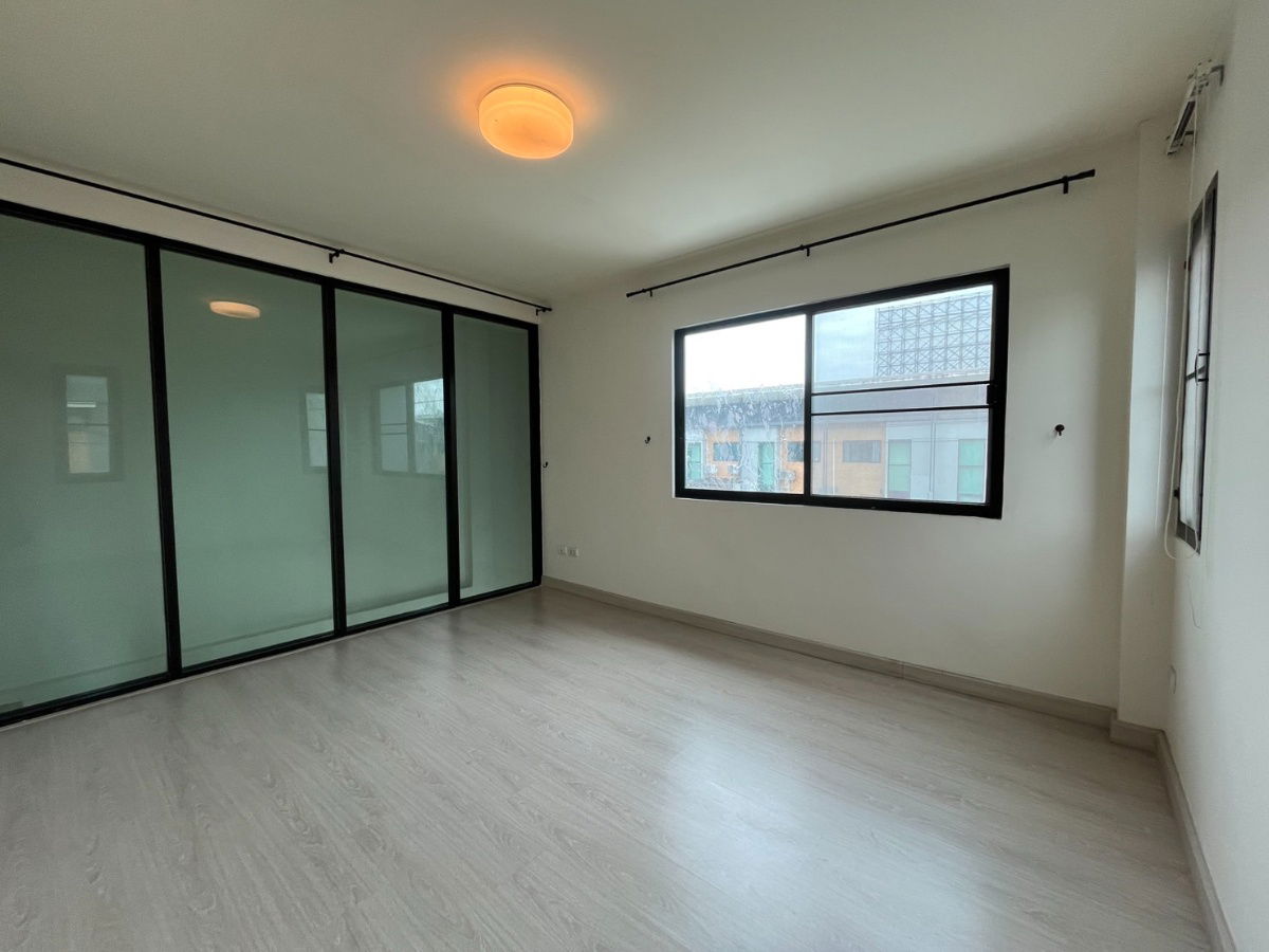 รูป ทาวน์โฮม 3 ชั้น หลังมุม โครงการ Eco Space บางนา-วงแหวน ทำเลตอบโจทย์ทั้งครอบครัวและคนทำงาน ใกล้เมกะบางนา–ทางด่วน–สนามบินสุวรรณภูมิ - รูปที่ 16/22