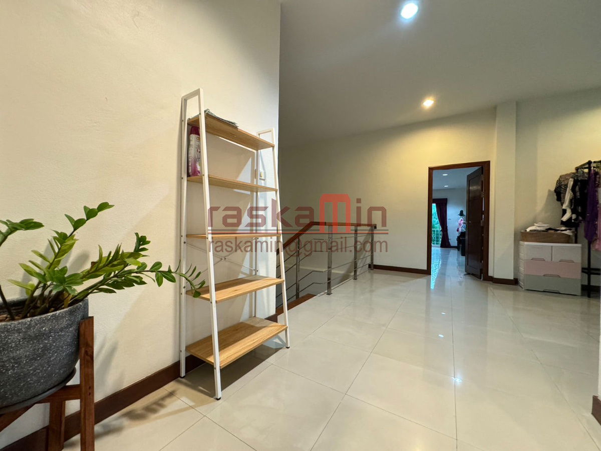picture For Sale: Stunning Family Home at SP Village 5 - 24/25