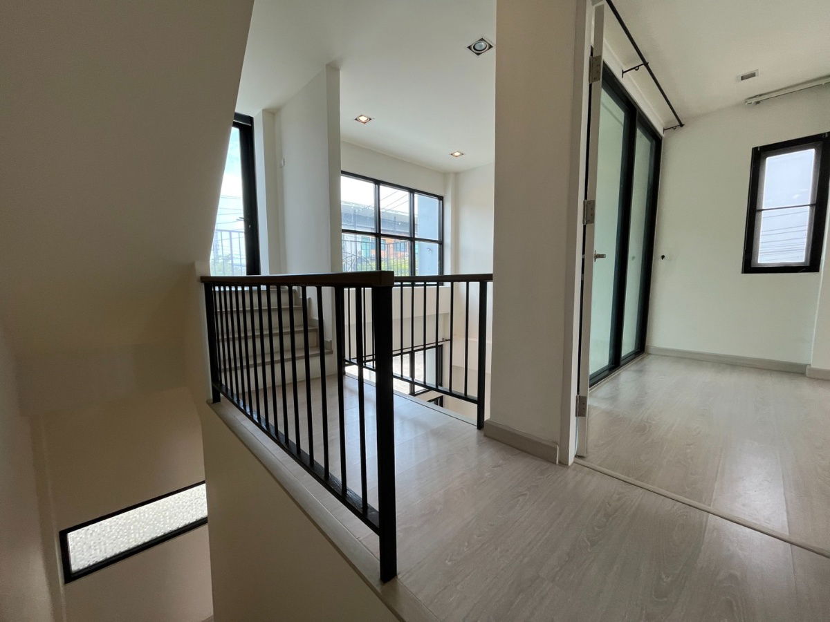 รูป ทาวน์โฮม 3 ชั้น หลังมุม โครงการ Eco Space บางนา-วงแหวน ทำเลตอบโจทย์ทั้งครอบครัวและคนทำงาน ใกล้เมกะบางนา–ทางด่วน–สนามบินสุวรรณภูมิ - รูปที่ 5/22