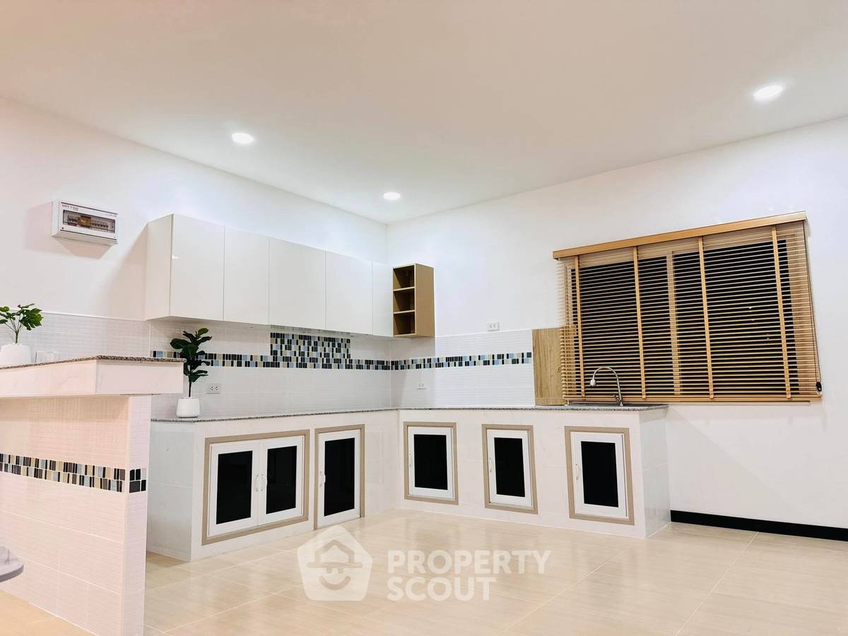 picture 3-BR House close to Pattaya (ID 2101246) - 15/20