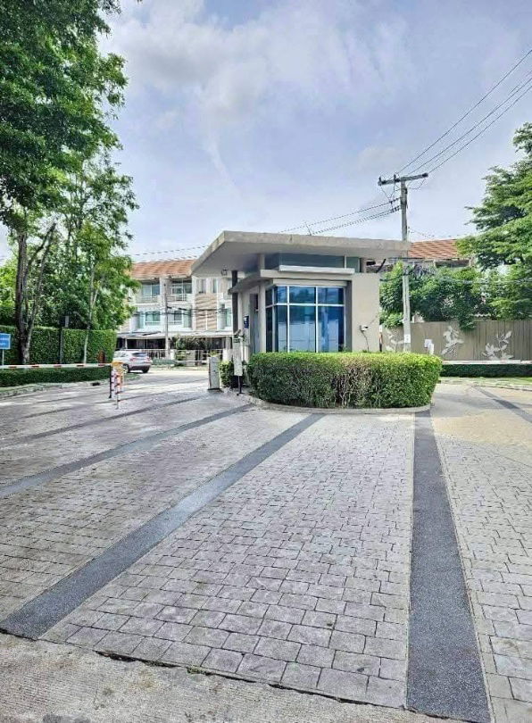 รูป ขาย เช่าบ้าน กรุงเทพกรีฑา ซ.7 " บ้านใหม่พระรามเก้า-ศรีนครินทร์ " ติดแอร์ทั้งหลัง พร้อมเฟอร์นิเจอร์ และฟูกที่นอนอย่างดีทุกห้องนอน จอดรถได้ 3 คัน - รูปที่ 16/21