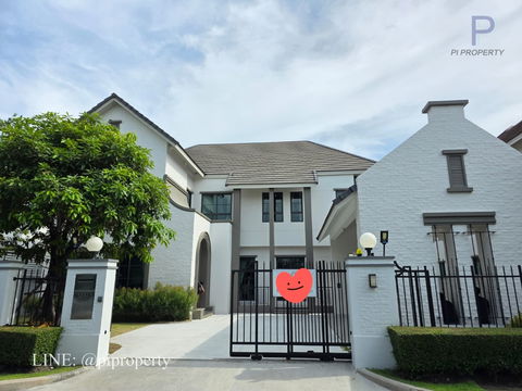 For Rent: Luxurious Villa in Grand Bangkok Boulevard Sukhumvit with 4 Bedrooms & 5 Bathrooms