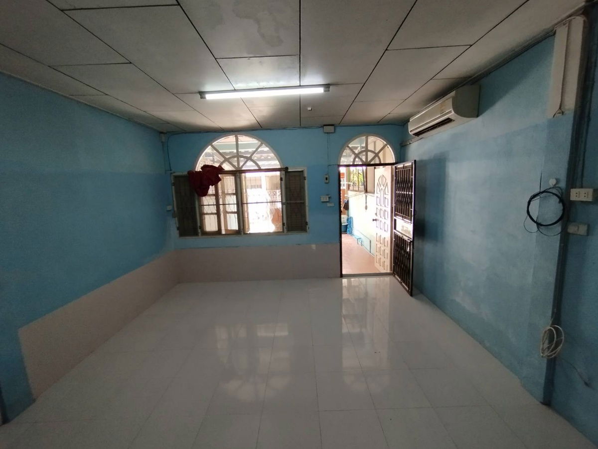 picture Townhouse for rent, Sena Villa Village 84, Soi 21, Bang Kapi. Contact number 095-845-4714 or 080-079-7442. - 4/10