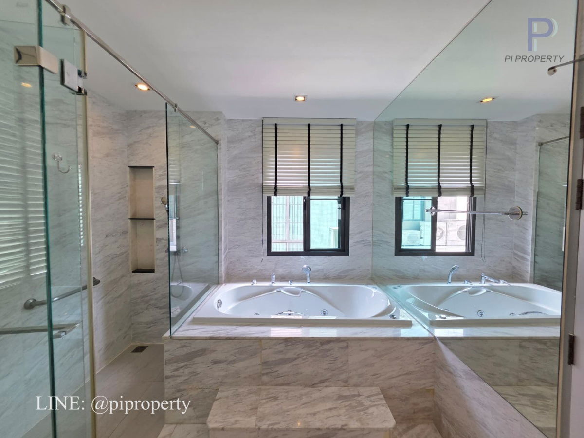 picture For Rent: Luxurious Villa in Grand Bangkok Boulevard Sukhumvit with 4 Bedrooms & 5 Bathrooms - 21/44