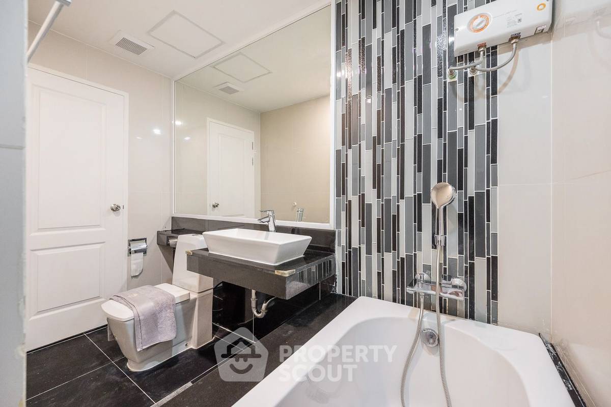 picture 2-BR Condo at Bangkok Horizon Sathorn near BTS Saint Louis (ID 1938613) - 20/40