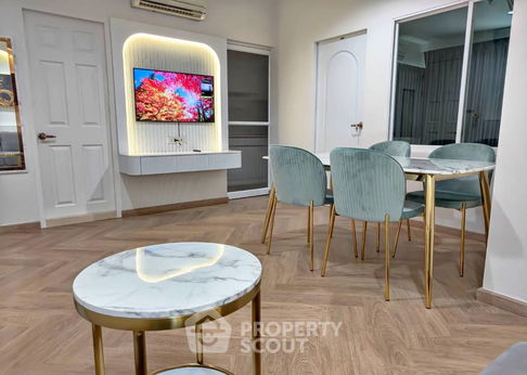 2-BR Condo at Life @ Phahol-Ari near BTS Saphan Khwai (ID 1946439)