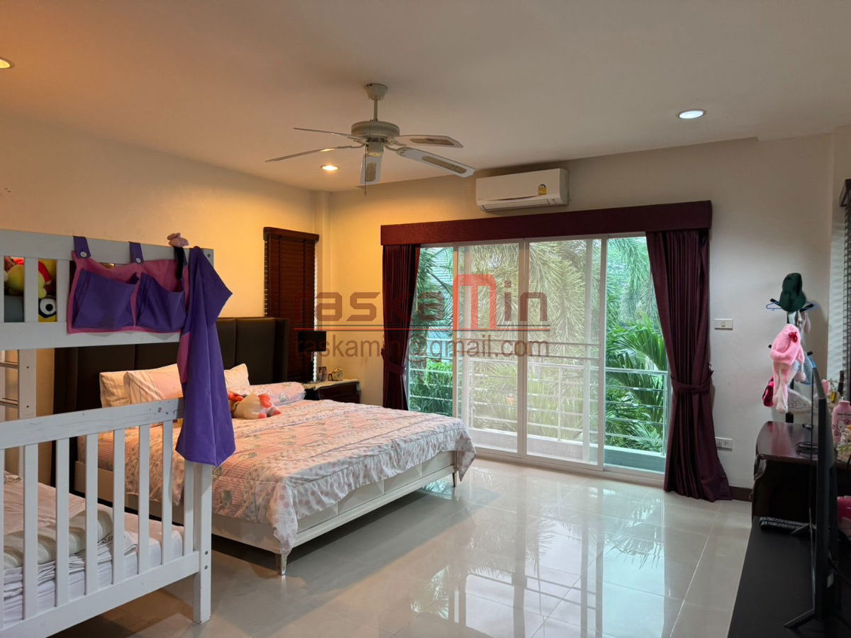 picture For Sale: Stunning Family Home at SP Village 5 - 14/25
