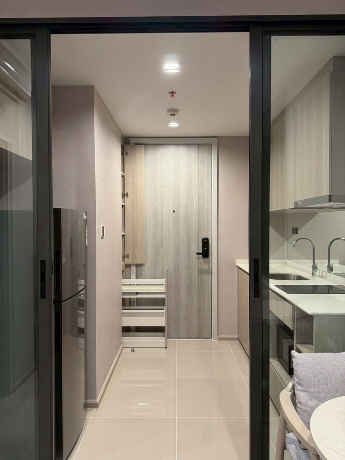 picture 🏢 Room for Rent – Reference Sathorn-Wongwianyai 🔥 (Owner Post!) ✨ Brand-new unit, never rented before! ✨ 📍 Only 130 meters from BTS Wongwian Yai - 8/24