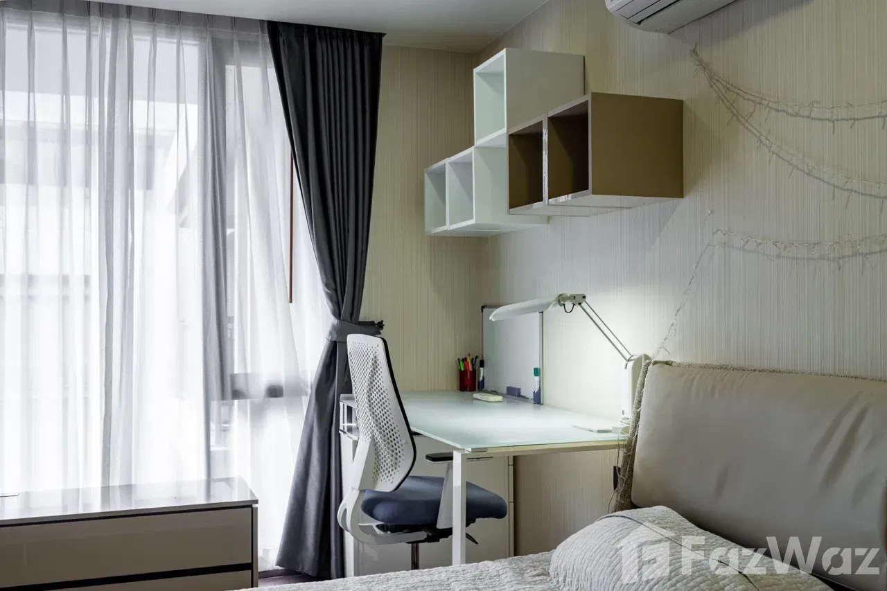 picture Executive low-rise top floor living - 9/26