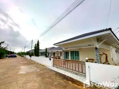 Houses for sale Prachaubkirikhan : 3 Bedroom House for sale in Thap Tai, Prachuap Khiri Khan
