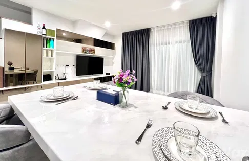 Beautiful house fully furnished reach to move in