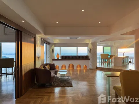 Stunning 2-bedroom apartment on the 25th floor of a luxury