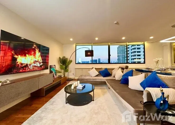 picture Rare 3-Bedrooms Condo with Huge 70 sqm Private Terrace Sukhumvit Casa Condominium - 1/14