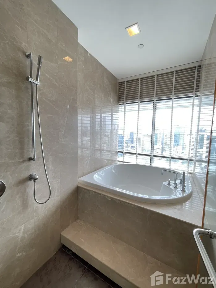 picture Le Raffine 39 – Luxury Duplex Condo for Sale Rare Item! - 15/20