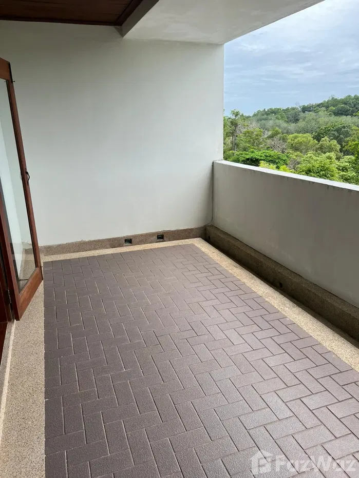picture Golf-View 3 Bedroom Freehold Condo - 7/47