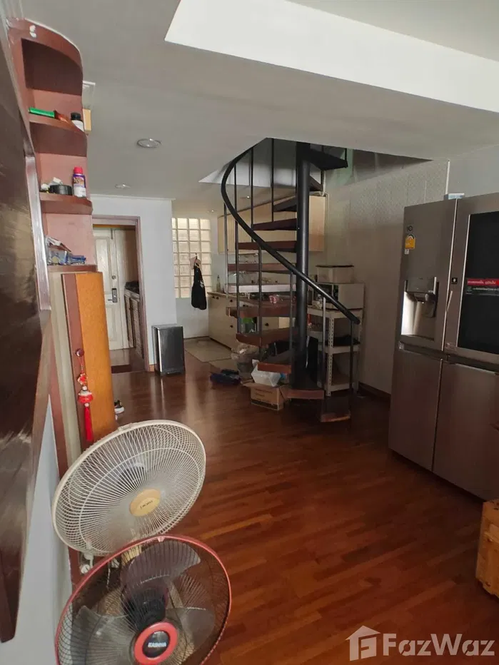 picture Large Two bedroom Duplex Excellent Value - 17/19