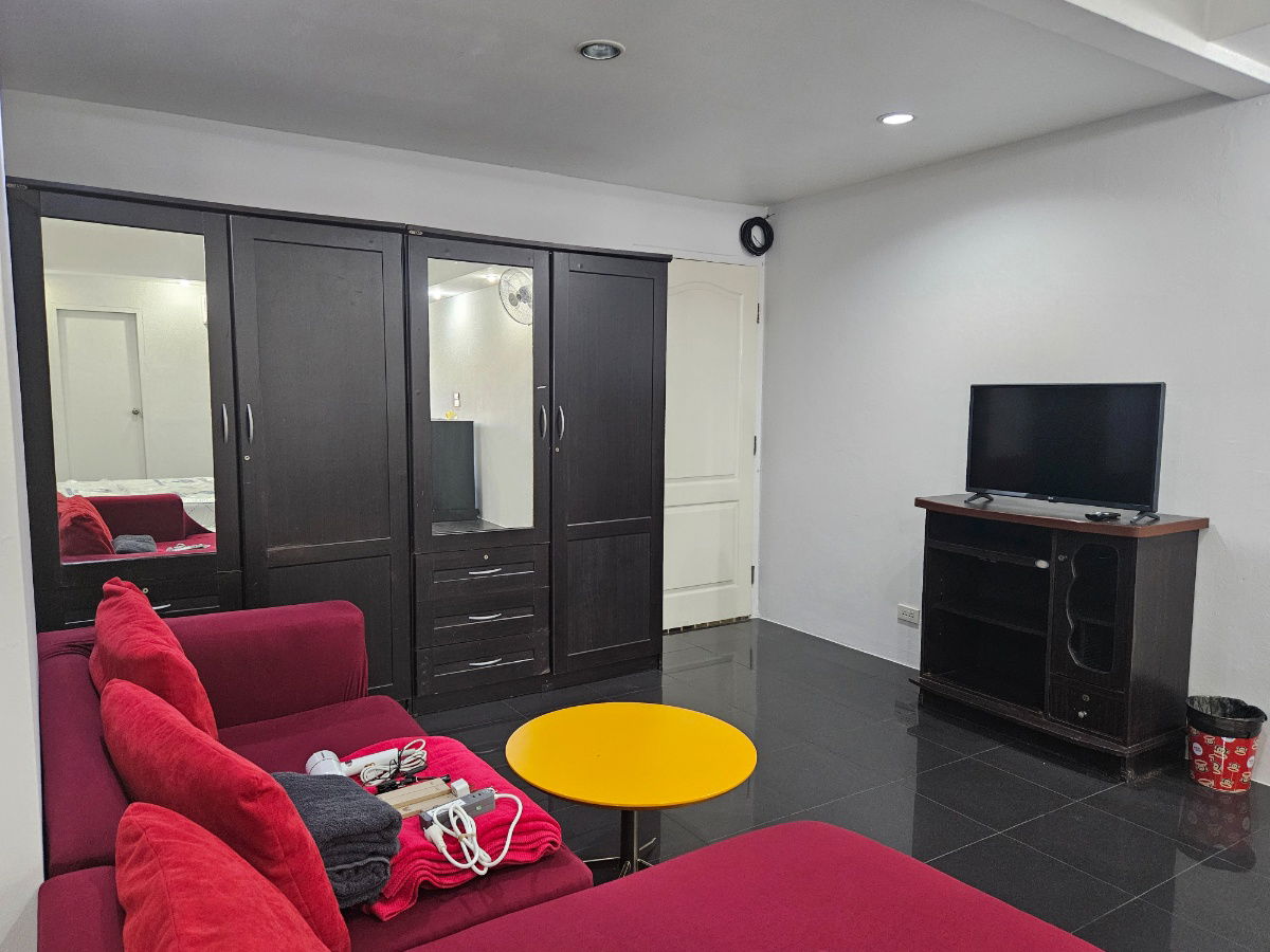 รูป ห้องมุม รีโนเวท เฟอร์ใหม่ ใกล้ BTS สะพานตากสิน - รูปที่ 2/12