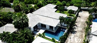 Houses for sale  Nong Phran Phuk Prachuap Khiri Khan : Large Private 4 Bedroom Pool Villa with Guest House