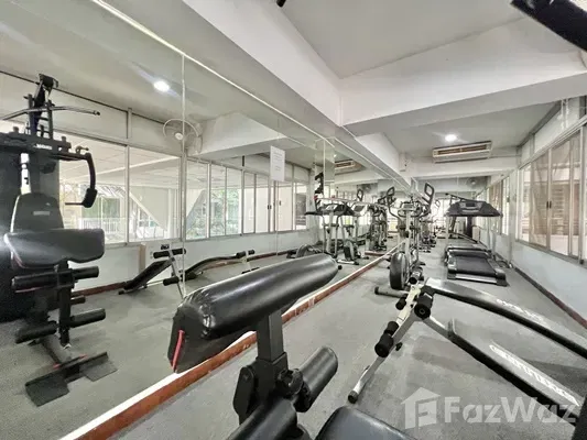 picture Sukhumvit condo near BTS Nana, city view, fully occupied. - 52/56