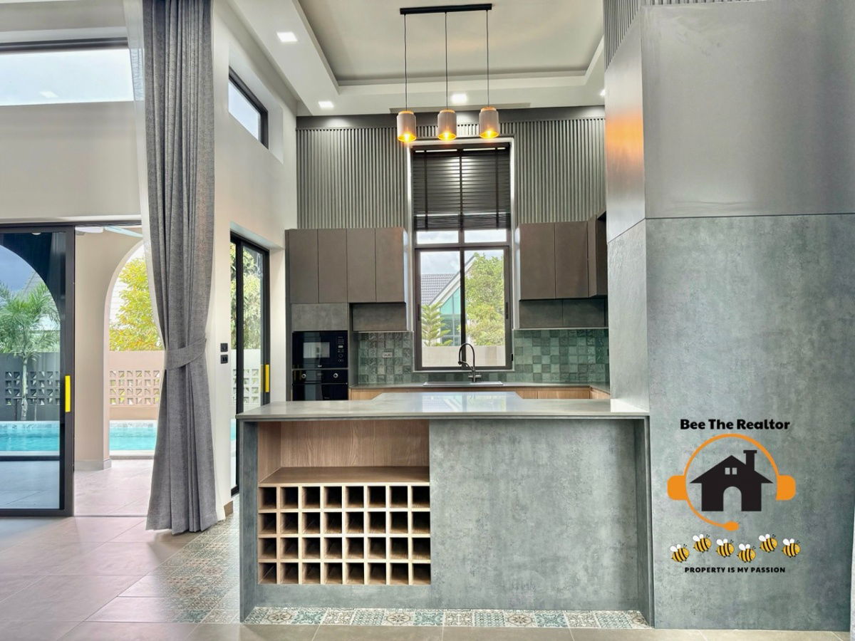 picture Luxury Pool Villa for Sale – Mabprachan Area - 5/29