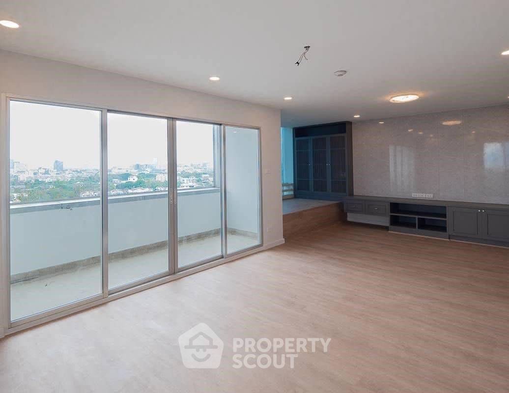 picture 2-BR Condo at Sarin Place Condominium near BTS Ratchayothin (ID 1207044) - 8/10