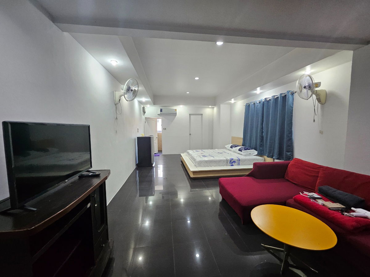 รูป ห้องมุม รีโนเวท เฟอร์ใหม่ ใกล้ BTS สะพานตากสิน - รูปที่ 4/12