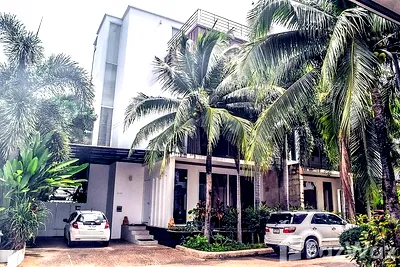 Houses for rent Super Cheap Market : 4 Bedroom Villa for rent at The Lantern