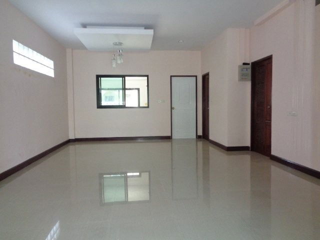 picture FOR SALE  TOWNHOUSE PROPERTY  2168000 BAHT. - 3/8
