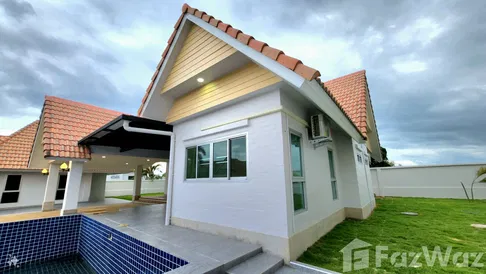 Beautifully Renovated House with private pool