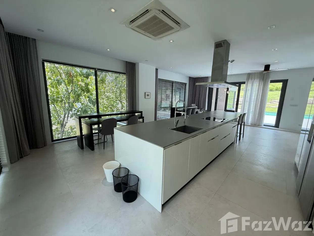 picture Exceptional 4-Storey Villa at Black Mountain Golf Resort - 49/83