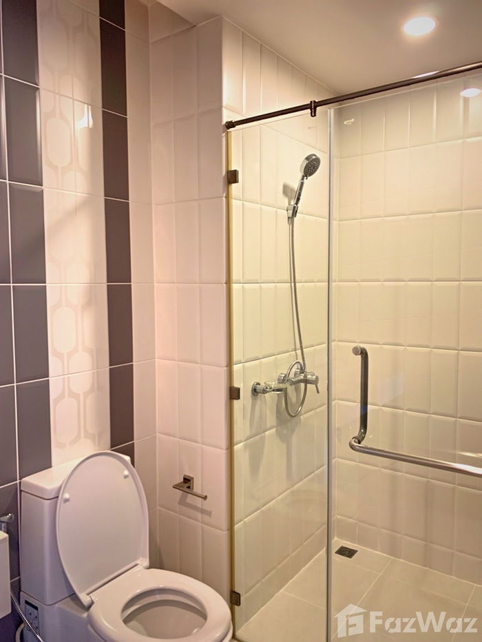 picture stunning view circle condo 1bed - 7/10