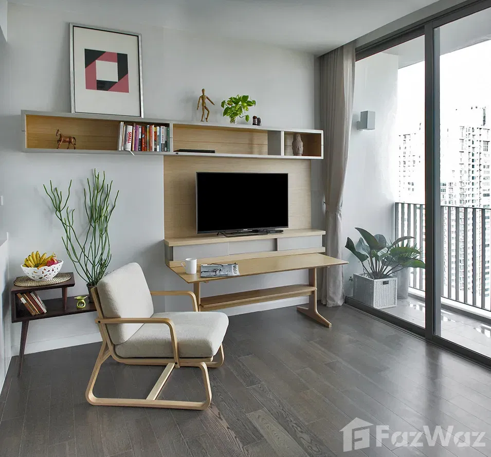 picture Mordern high floor unit priced to sell - 4/11