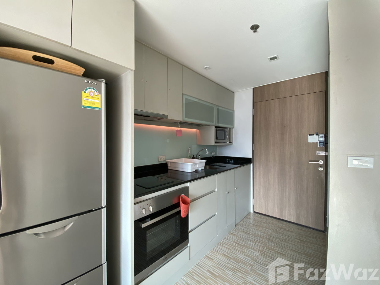 picture Stunning corner 1-bed, connected to BTS Thonglor - 1/10