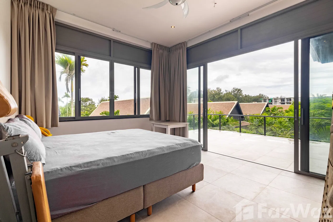 picture Stunning beachfront penthouse with a private pool and 3 bed - 34/35