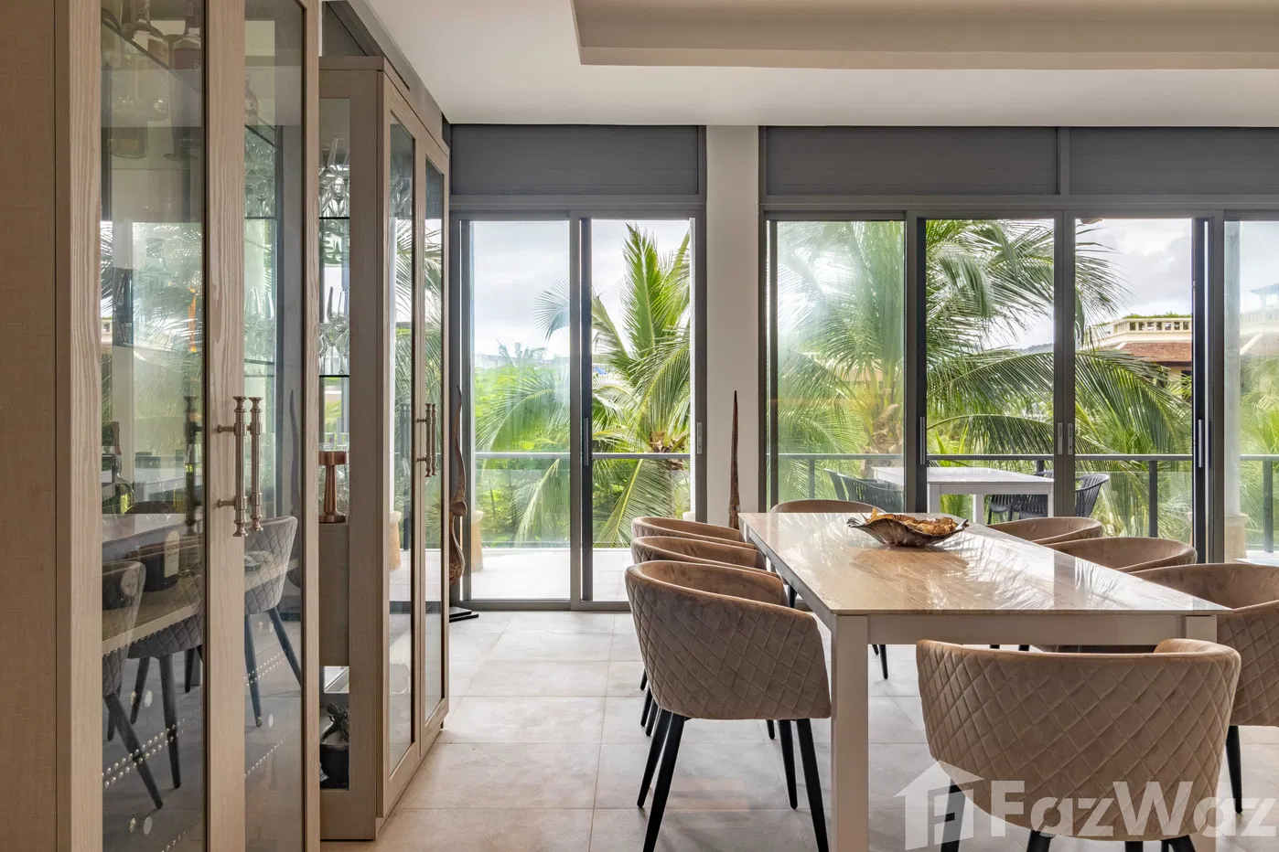picture Stunning beachfront penthouse with a private pool and 3 bed - 19/35