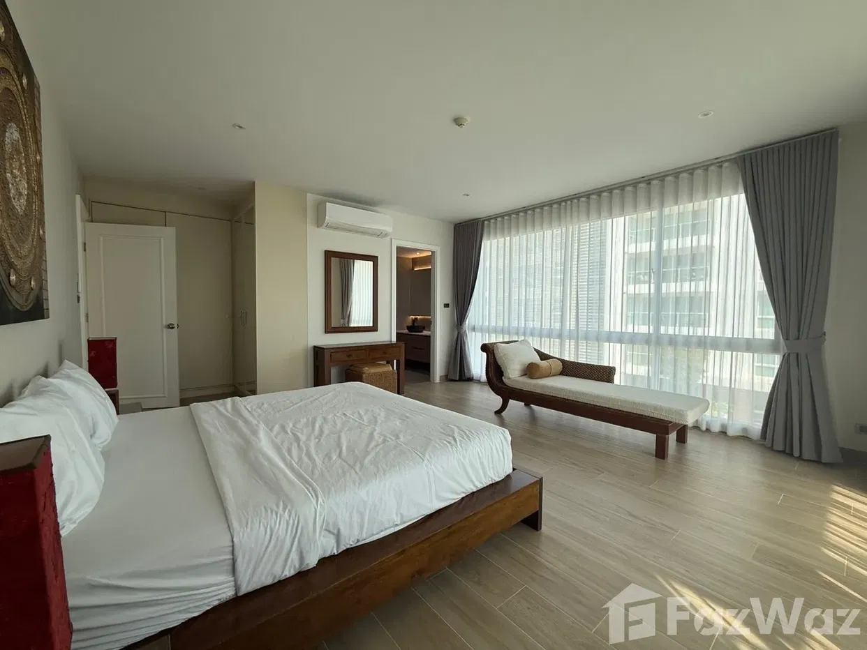 picture Newly Renovate 3 bedroom Condo at The Breeze - 19/39