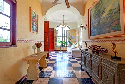 Houses for sale Pornprapanimit Road : 5-BR Villa in Pong (ID 2250644)