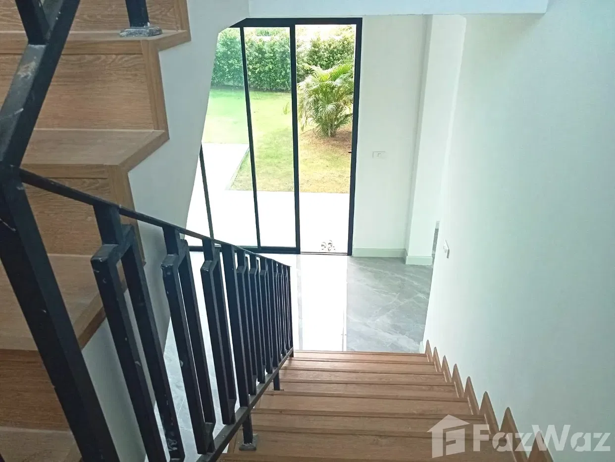 picture Luxurious 4-Bedroom Villa with Private Pool for Sale - 10/20