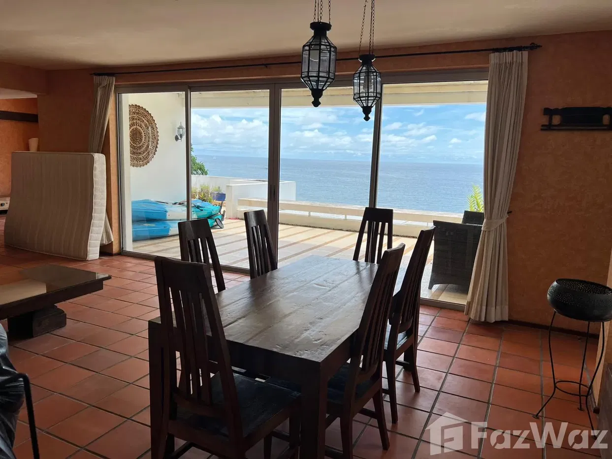picture Stunning 2 Bed + Study Seaview Freehold Condo - 3/24