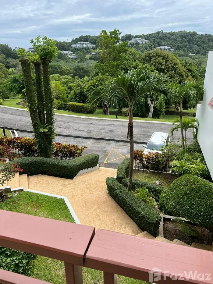 picture Golf-View 3 Bedroom Freehold Condo - 11/47