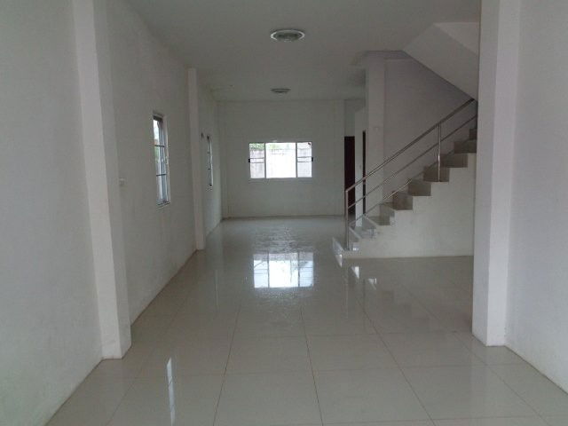 picture FOR SALE  TOWNHOUSE PROPERTY  2380000 BAHT. - 2/8